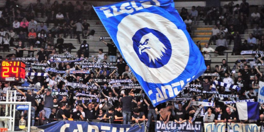 Pallacanestro Cantù, domenica il bagno di folla con i tifosi in piazza Garibaldi