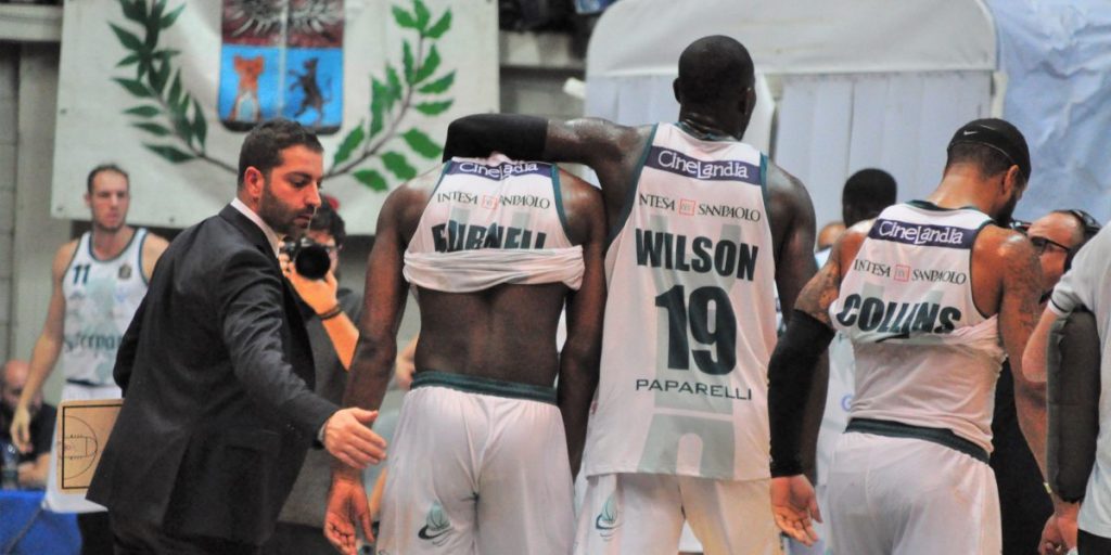 Dopo la sconfitta interna con la Fortitudo doppia sanzione per la Pallacanestro Cantù