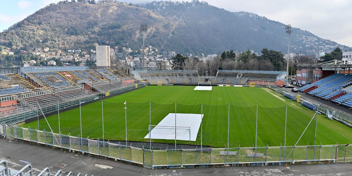 Bocciato il progetto del campo sintetico. Il prato del “Sinigaglia” per ora non si tocca