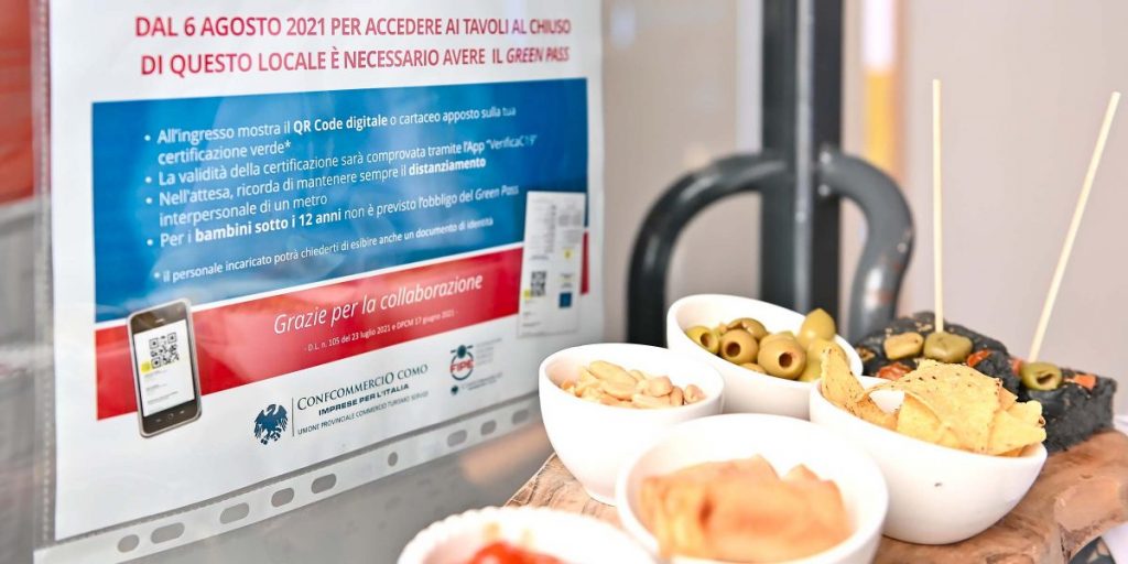 Primo giorno di Green pass nel Comasco, ieri le nuove regole messe alla prova sul campo