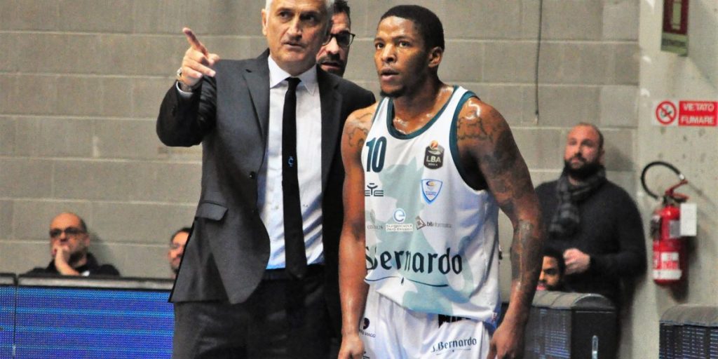 La Pallacanestro Cantù pronta a ripartire da coach Cesare Pancotto e dal giovane Procida
