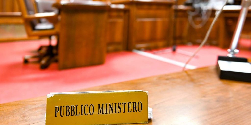 Maltrattò la madre durante il lockdown: a processo