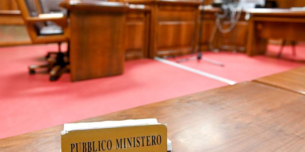 Abusi su due sorelline che doveva curare: un 52enne condannato a 13 anni