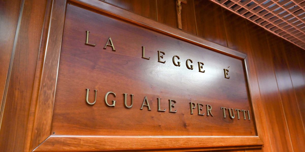 Abusi sull’agente immobiliare: a processo. La vittima era stata anche legata
