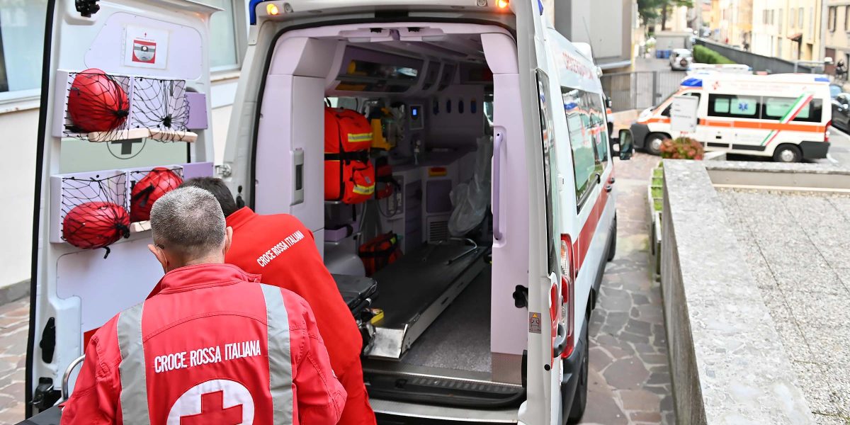 Il Covid nel Comasco torna a preoccupare: impennata di chiamate al 118
