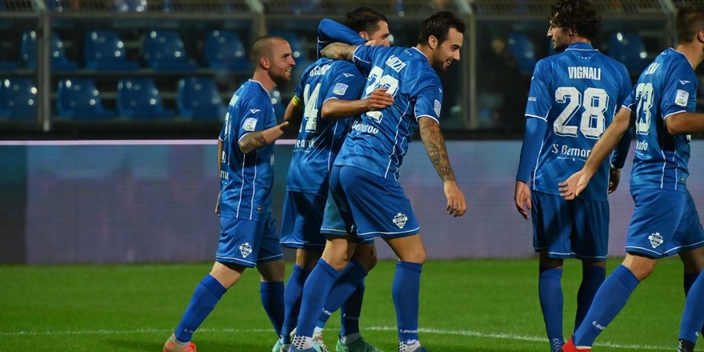 Il Como lancia i mini-abbonamenti: una tessera per seguire tre match