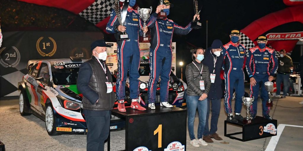 Rally Aci Como-Etv, ottavo sigillo di Fontana. Festeggiano anche Fourmaux e Nucita