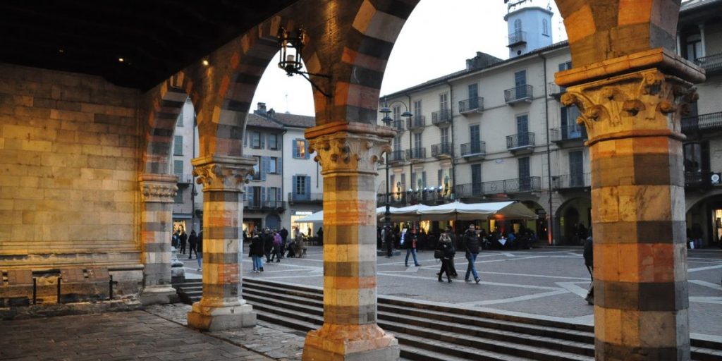 Passerella contro il degrado al Broletto di Como