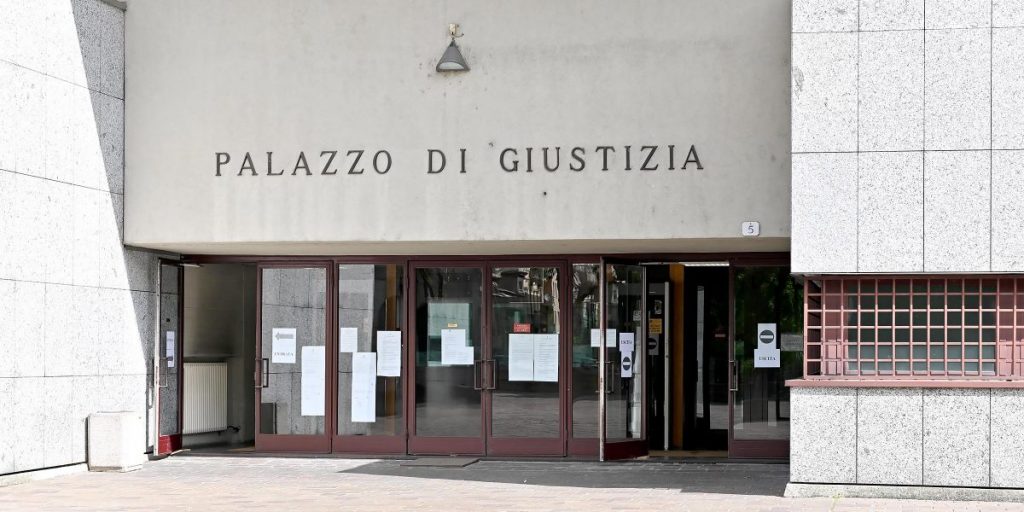 «Abusava di me mentre ero ospite per lavoro». Tedesco 48enne a processo