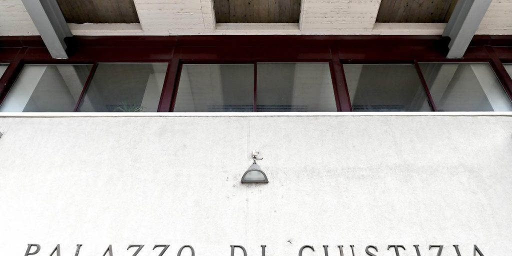 Monete false e droga: ondata di patteggiamenti