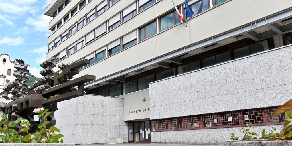Rapì e picchiò la moglie per gelosia: patteggia quattro anni di pena