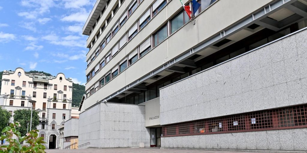 “Negozio” abusivo in centro: chiesto il processo: un senegalese vendeva ogni tipo di prodotto con marchio contraffatto