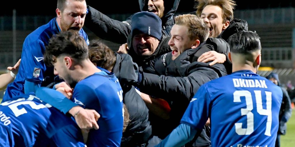 La scalata degli azzurri alla vetta del girone A. Como in pole position nel tour de force decisivo