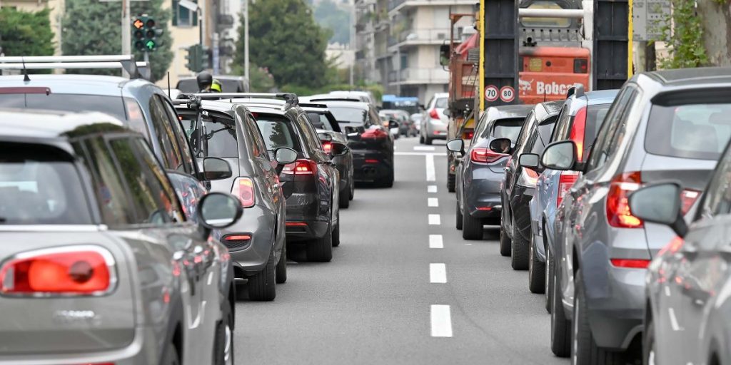 Caos traffico per i troppi cantieri. La proposta di Aci e Prefettura: maggiore coordinamento e un’App