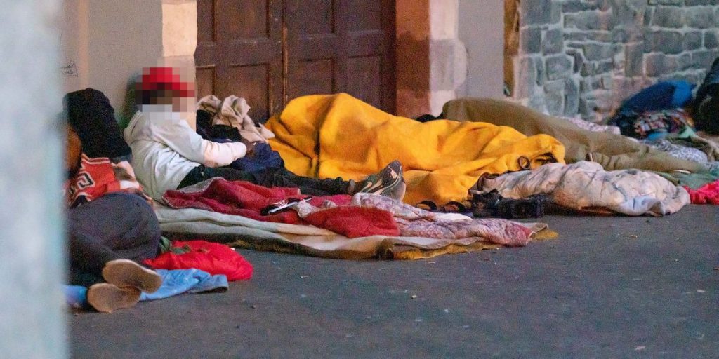Appello dei volontari di “Como Accoglie”: ci serve un magazzino