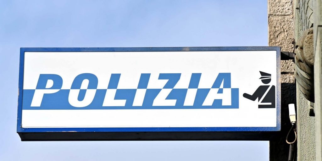 Como, minaccia i passanti armato di coltello