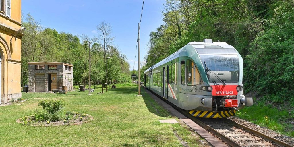 Polemica sull’orario estivo di Trenord. Pendolari Como-Lecco: «Poche notizie»