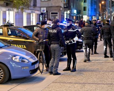 Inedito Van De De Sfroos stasera al Sociale