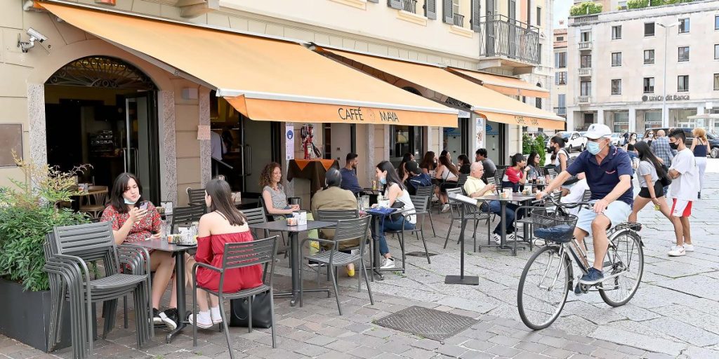 Ristorazione e commercio: la barriera della mascherina. Poca voglia di spendere e forte preoccupazione