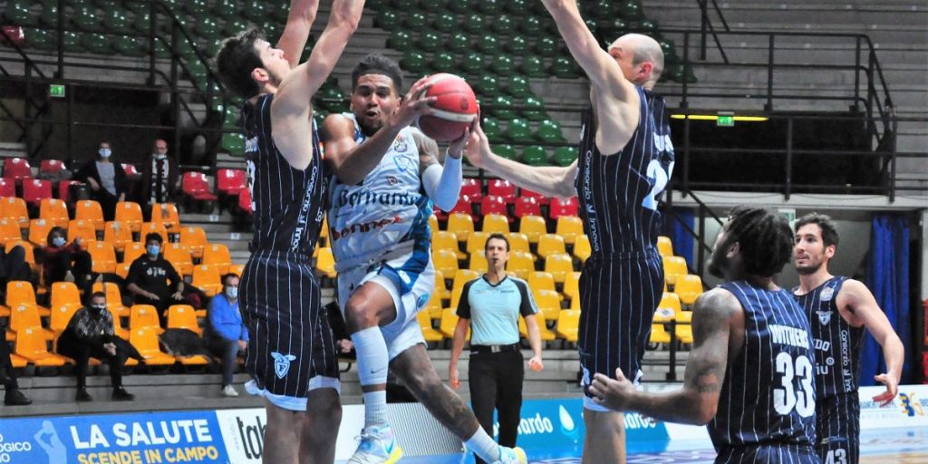 Cantù, inizio d’anno amaro:    a Desio vince la Fortitudo