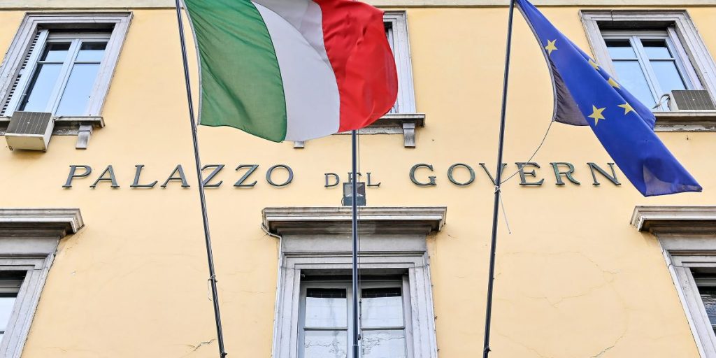 Oggi pomeriggio i funerali dell’ex viceprefetto Salvatore Tumbiolo
