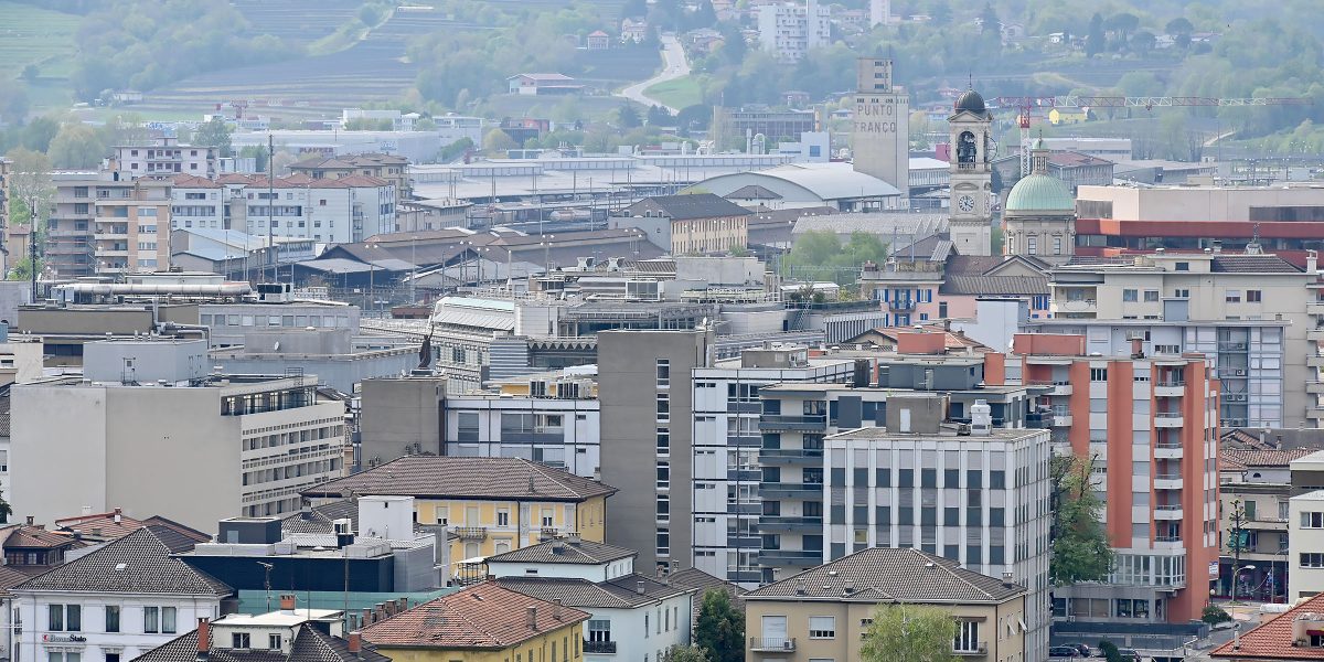 Chiasso cambia: iniziata la demolizione dell’ex stabilimento Fernet Branca