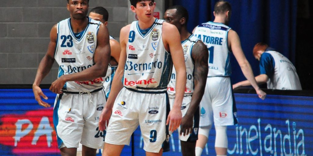 Nel mirino di Cantù la sfida interna con Trento. Vittoria a sorpresa di Varese nel derby di Milano