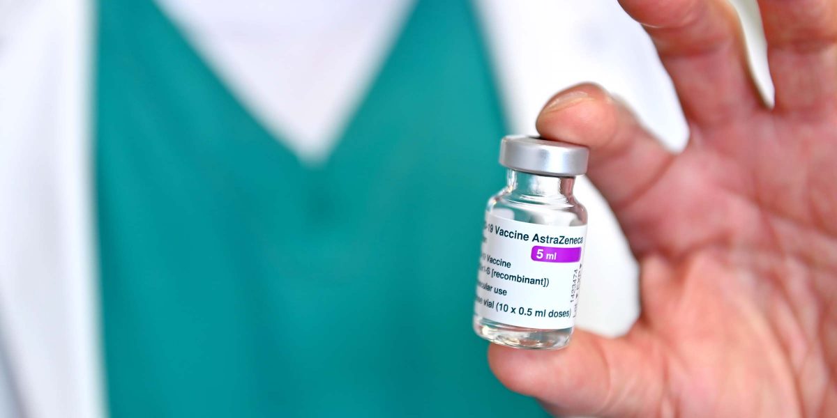 Bertolaso cambia idea, vaccini a Villa Erba. Como perde l’hub a Muggiò