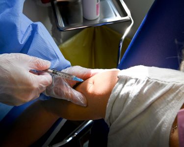 I ladri entrano in confetteria dalla finestra