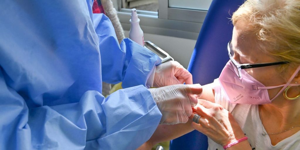 In Lombardia 519 nuovi casi, 27 nel Comasco. Da oggi vaccino agli over 12