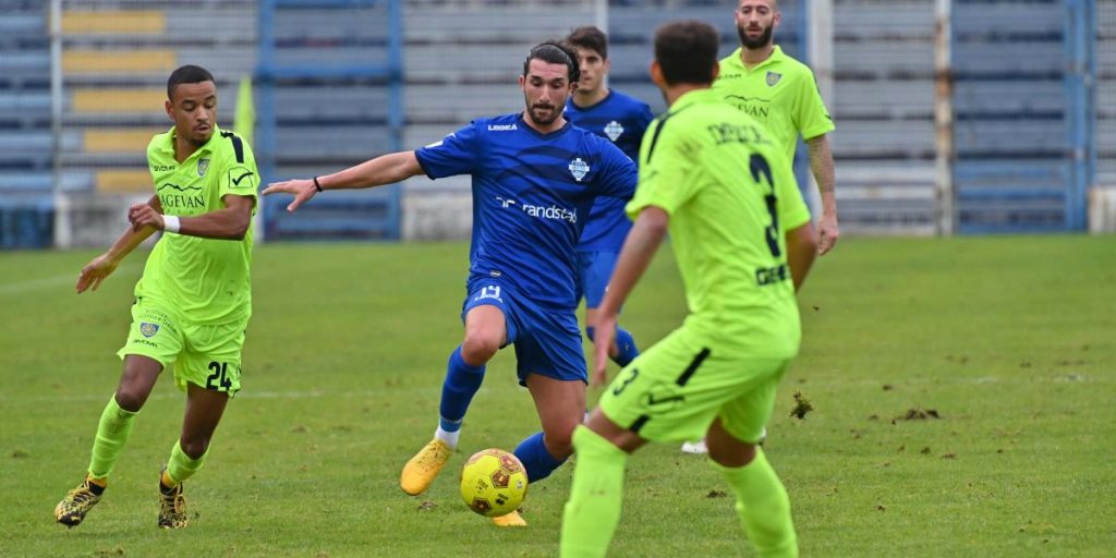 Risultati favorevoli per il Como. Azzurri solitari al secondo posto