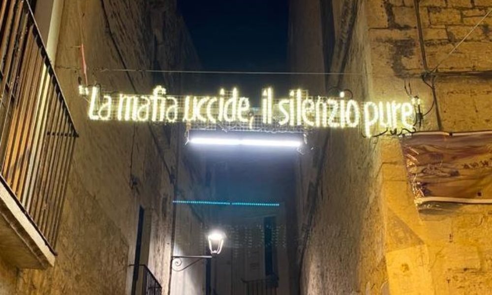 Danni a scritta antimafia a Bitonto
