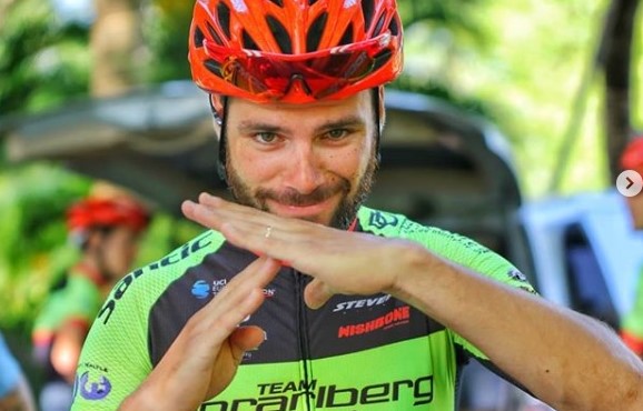 Il ciclista Orrico, tifoso di Cantù:  «A Milano una grande gioia. Ora tocca al Calcio Como»