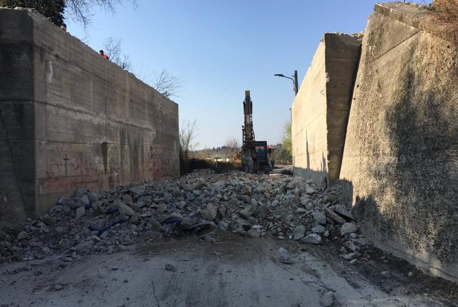 Novedratese, demolito il ponte danneggiato. Tra una settimana inizierà la ricostruzione