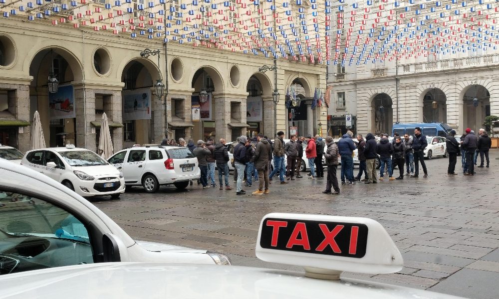 Denunciò accoltellamento, morto tassista