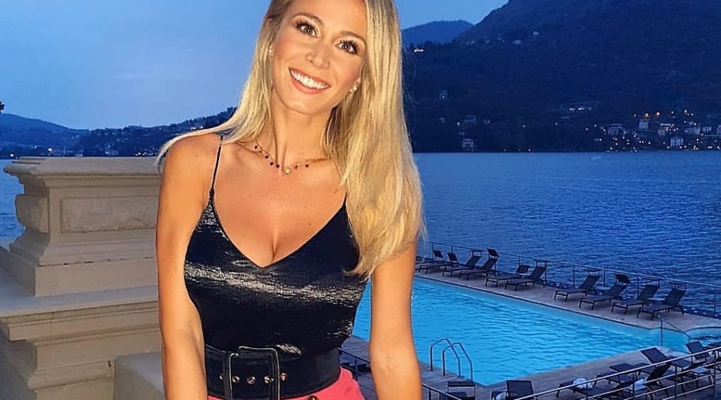 Diletta Leotta, relax e brindisi sulle rive del Lago di Como