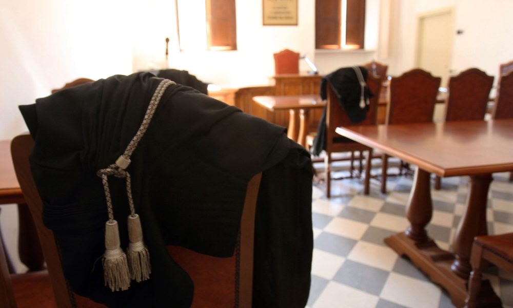 Dispositivo finisce in un polmone, ginecologo indagato