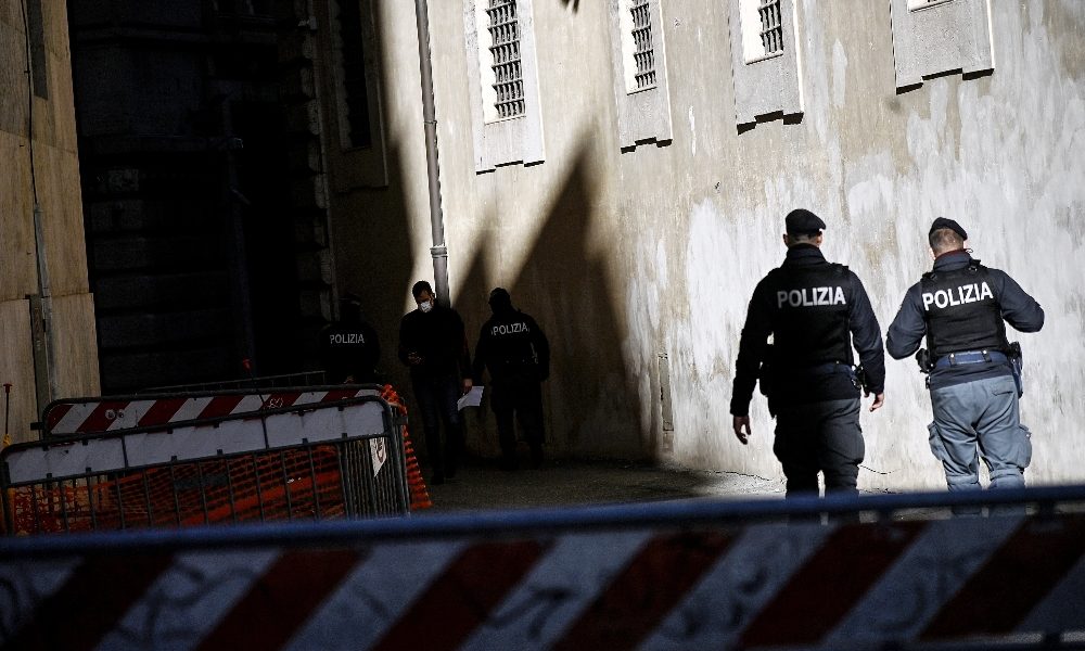 Donna 29enne uccisa a coltellate per strada in Salento
