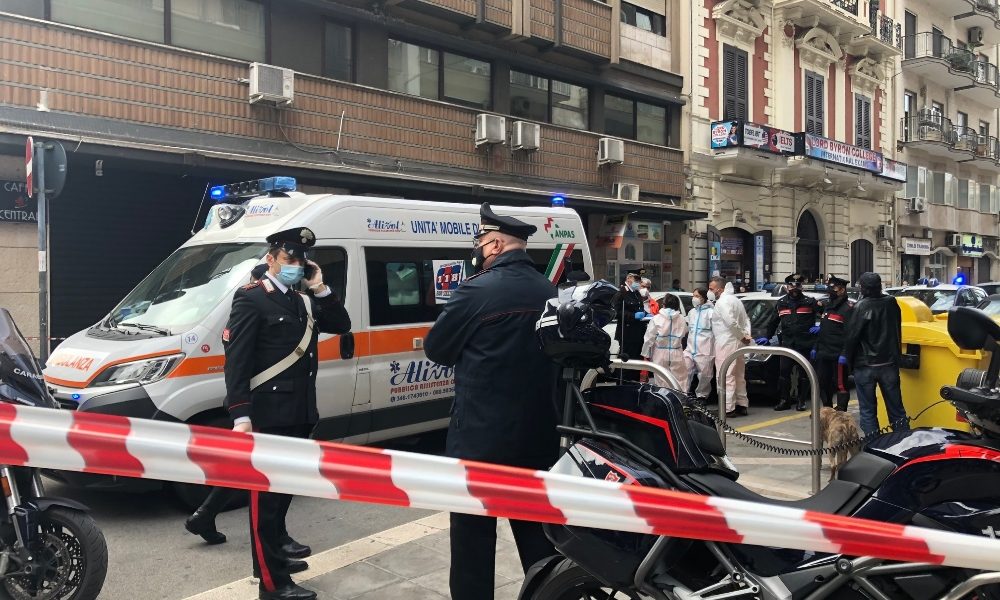 Donna morta dissanguata in casa a Bari, indagano carabinieri