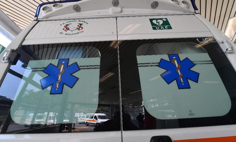 Donna si dà fuoco a Tribunale minori