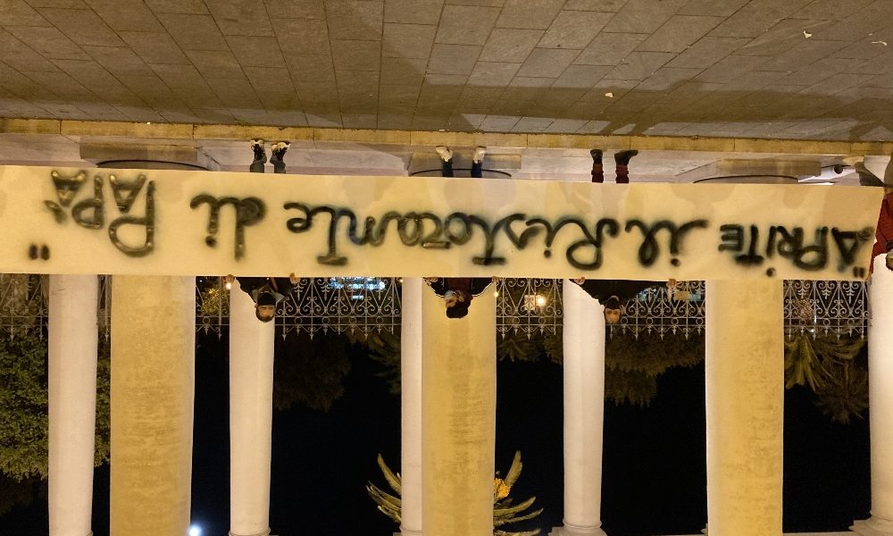 Dpcm: 400 protestano a Foggia,’aprite il ristorante di papà’