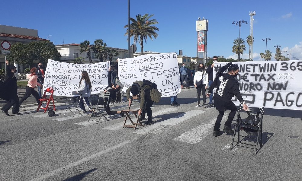 Dpcm: corteo di protesta a Viareggio
