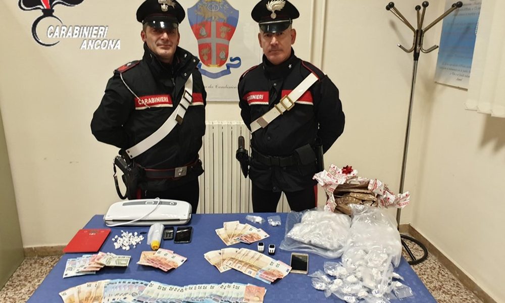 Droga, Cc sgominano banda in Vallesina