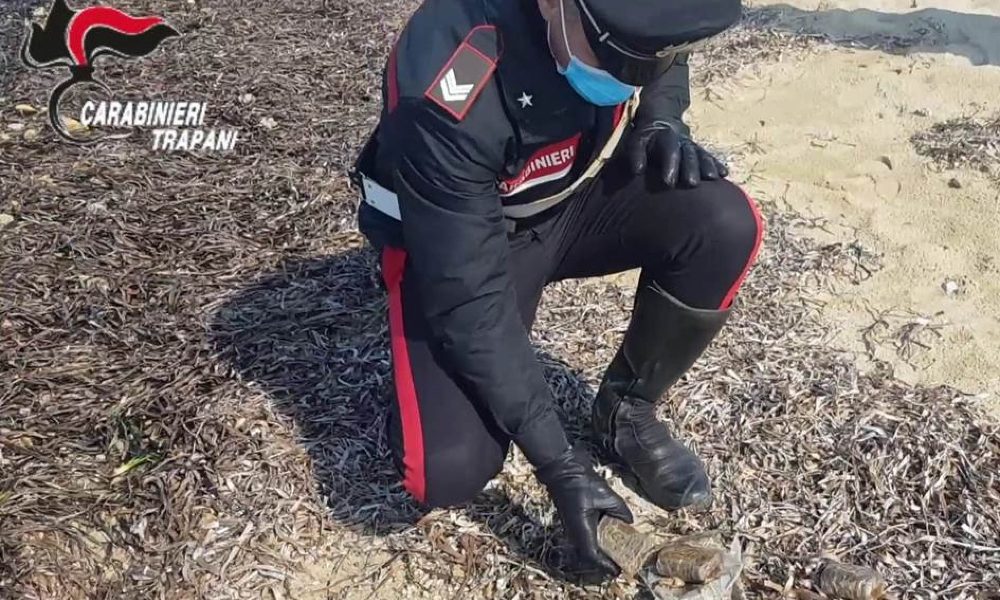 Droga: nuovo ritrovamento panetti hashish spiagge trapanesi