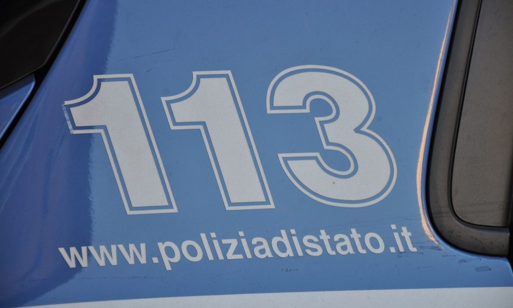 Droga venduta a studenti, 16 arresti