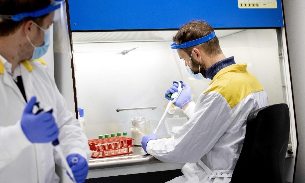Nel Comasco altri 890 contagi in un solo giorno, terza provincia dopo Milano e Monza Brianza