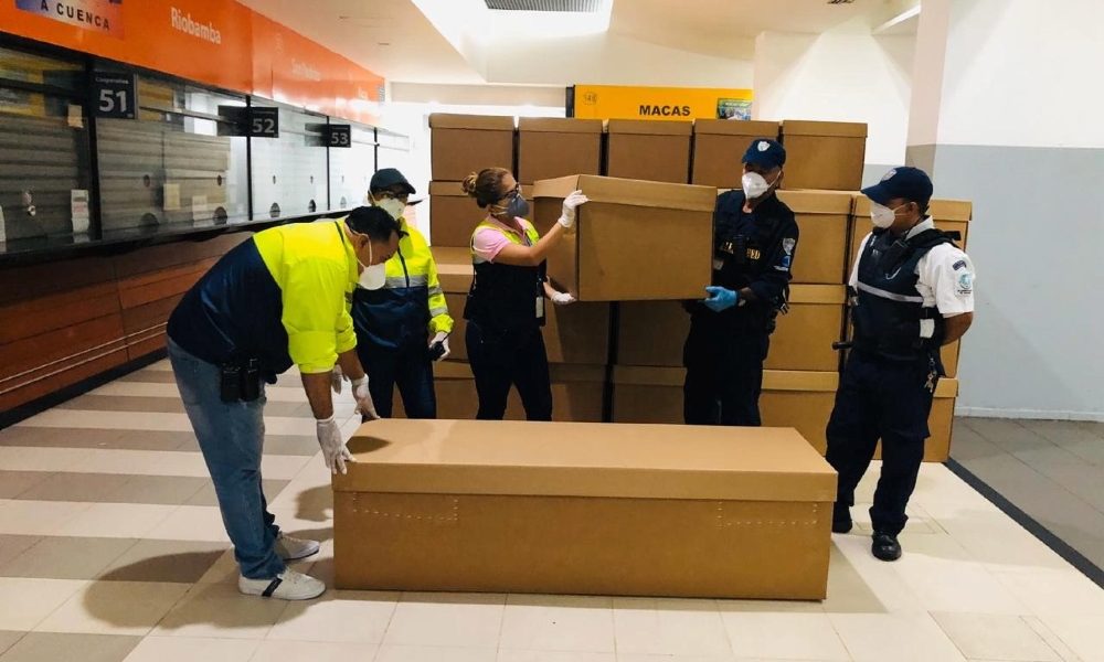 Ecuador, 4000 bare di cartone per poveri