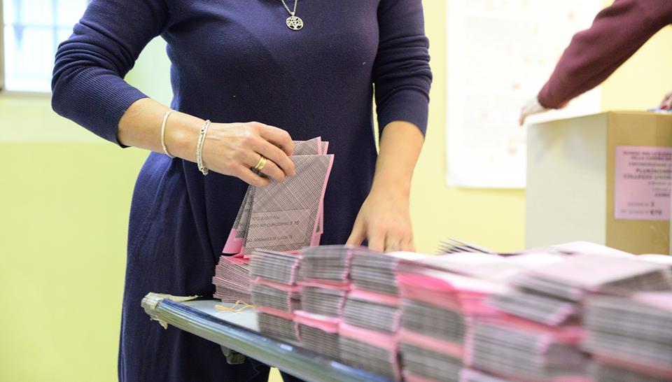 Elezioni, è fuga dai seggi del capoluogo. Rinunciano 224 scrutatori su 300