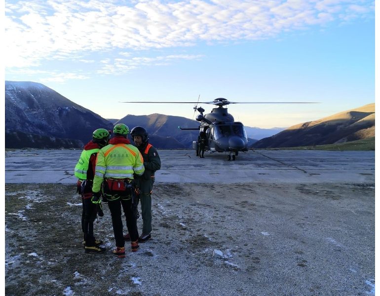 Elicottero AM soccorre 2 escursionisti