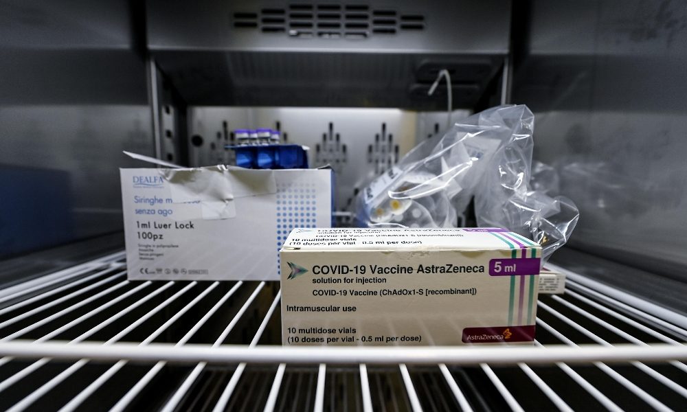 Ema, AstraZeneca si può usare in attesa indagini su coaguli